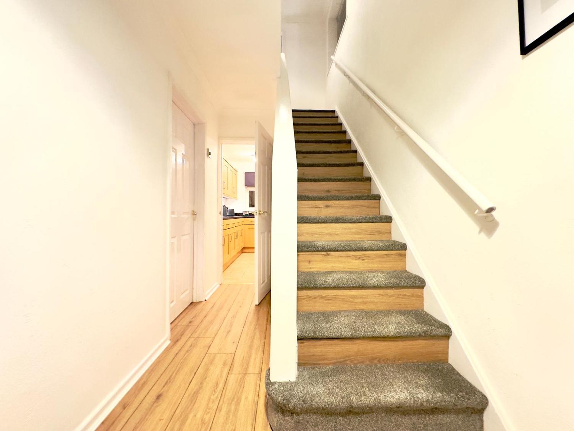 Rnm - Business Professionals Ready, Cost Effective For Large Stays! 3 Bedroom Lounge, Private Access & Entire Place, Kitchen & Washroom With Amenities, Smart Tv, Easy Access, Fast Wifi, Large Driveway, Great Transport Links, Near Worcester Hospital A Ngoại thất bức ảnh