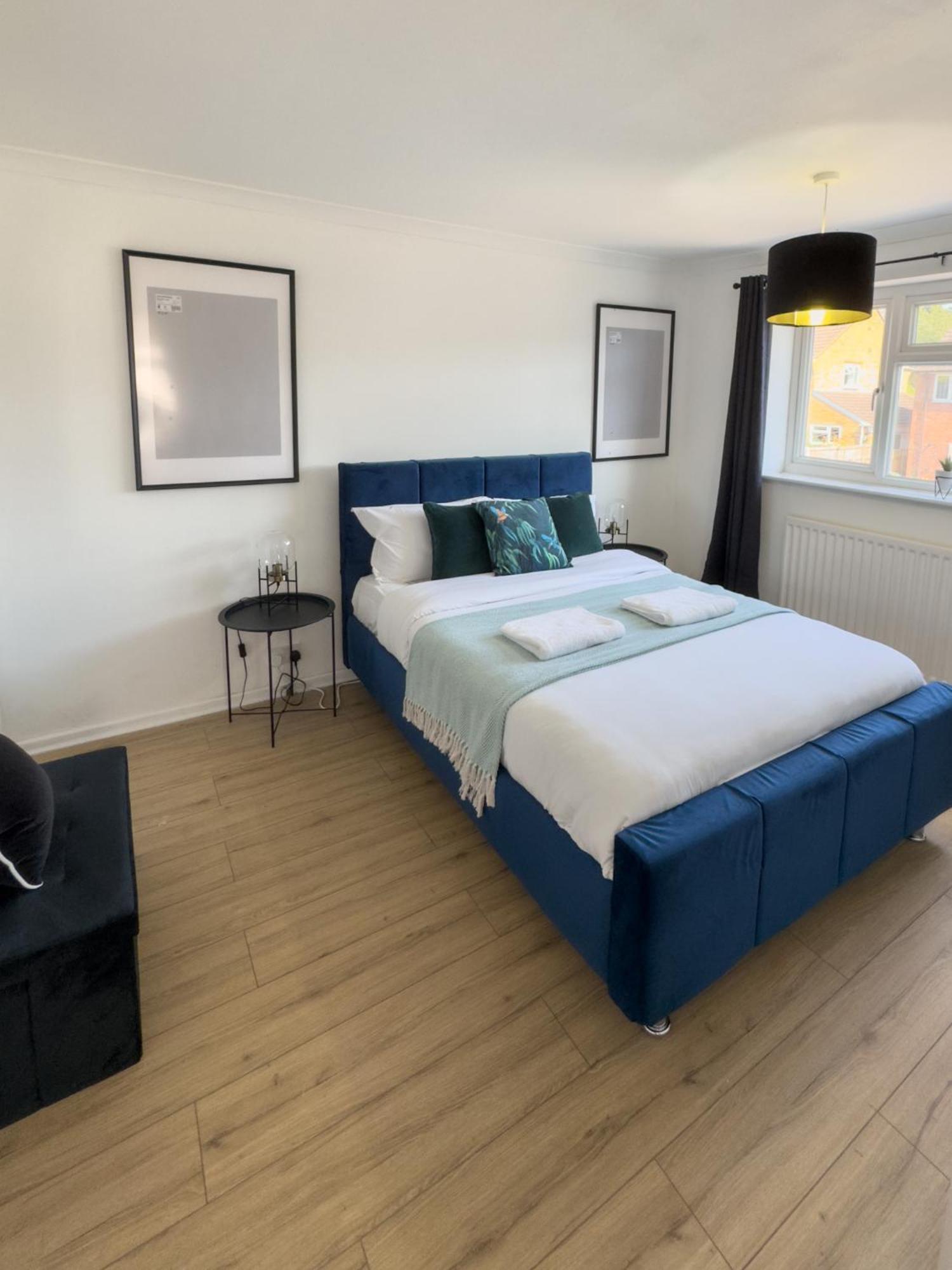Rnm - Business Professionals Ready, Cost Effective For Large Stays! 3 Bedroom Lounge, Private Access & Entire Place, Kitchen & Washroom With Amenities, Smart Tv, Easy Access, Fast Wifi, Large Driveway, Great Transport Links, Near Worcester Hospital A Ngoại thất bức ảnh